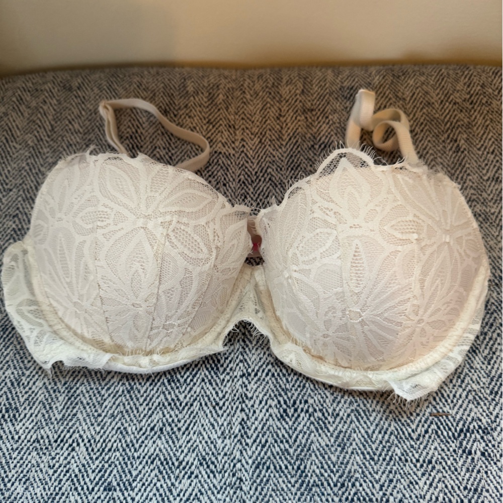 PINK Victoria's Secret Ivory Lace Push-Up Bra